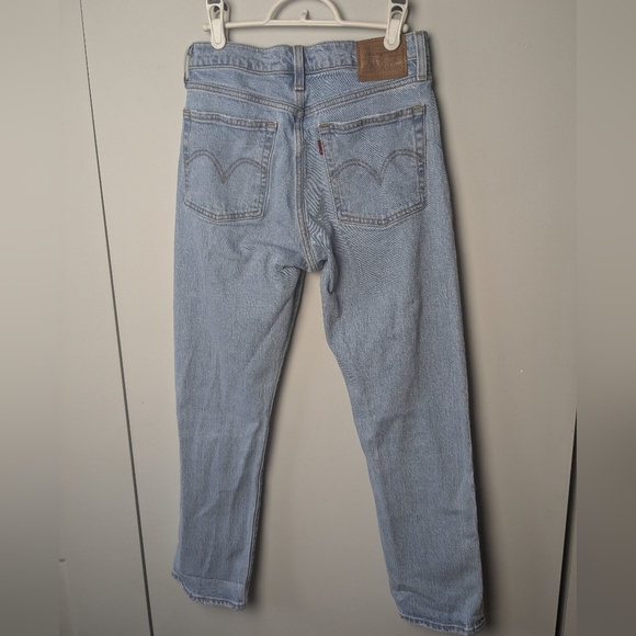 LEVI'S Wedgie Straight Jeans Pants Women Size 26x26 Light Blue Distressed Crop - Picture 6 of 14